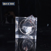 Coupe de trophée imprimée de trophées sportifs de récompenses acryliques de mode claire personnalisée avec le prix de bouclier de base de cube