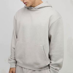 Ensemble de survêtement deux pièces pour homme, gris avoine clair, comprenant un sweat à capuche court et un pantalon de survêtement large et droit, de couleur neutre, vêtements vierges pour commande en gros - Product Image 3