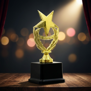 Trofeo Moderno de Metal Fundido a Presión con Acabado Dorado y Grabado para Premios Corporativos, Apreciación a Empleados, Eventos de Reconocimiento al Éxito - Product Image 1