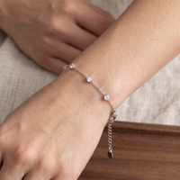 Bracelet chaîne empilable en argent sterling 925 style minimaliste avec cinq pierres en zircon cubique pour femmes et jeunes filles - Vente en gros
