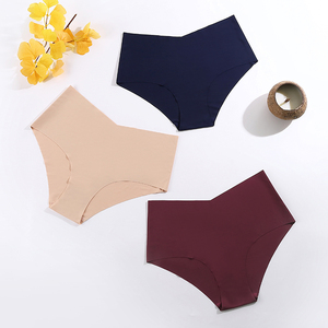 Venta al por mayor de las mujeres de 8 colores en forma de V calzoncillos de tiro bajo sólido cómodo Invisible sin costuras lados ondulados <span class=keywords><strong>Hipster</strong></span> calzoncillos de seda de hielo - Product Image 3