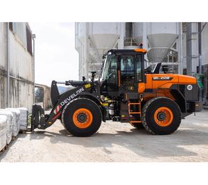 Chargeuse sur pneus hydraulique de 13 tonnes de haute qualité DL220-7 119 kW avec <span class=keywords><strong>fourche</strong></span> <span class=keywords><strong>à</strong></span> palettes <span class=keywords><strong>pour</strong></span> la manutention industrielle des matériaux - Product Image 5