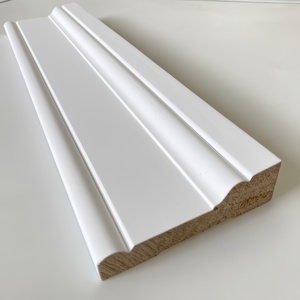 Plinthes décoratives en pin Radiata blanc apprêté, design moderne, pour appartements - Product Image 1