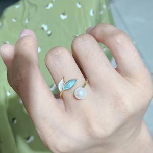 ชุดเครื่องประดับแฟชั่นขายส่งราคาพิเศษสำหรับผู้หญิง สร้อยคอเส้นเล็กประดับมุกน้ำจืด วัสดุหลักทำจากทองแดง - Product Image 2