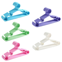 Cintres en plastique antidérapants pour vêtements d'enfants, nouvelle conception, couleurs magnifiques, matériaux écologiques, vente chaude