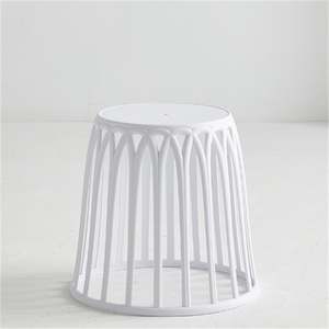 Tabouret <span class=keywords><strong>de</strong></span> thé rond en plastique empilable et portable au design créatif et moderne, idéal pour les petits appartements, les coins <span class=keywords><strong>de</strong></span> chambre et les jardins extérieurs. - Product Image 1