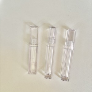 Jinlan 2024 Brillo de labios Embalaje Personalizado Brillo de labios Contenedor Oem 4,5 ml Tubos de brillo de labios vacíos Logotipo personalizado con aplicador de esponja - Product Image 1