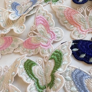In stile colorato con ricamo a farfalla, toppe floreali per cappelli, borse, abbigliamento e gonna per cucire a mano - Product Image 1