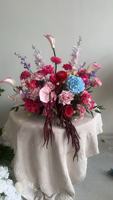 Décoration florale d'événements de luxe, design durable, fleurs artificielles, centre de table de mariage, arrangement floral pour allée, arche florale