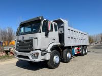 Camion benne basculante Sinotruk Howo NX N7 Hohan 8x4 d'occasion remis à neuf, 50-60 tonnes, 371 CV, 10 pneus, prix usine pour l'exploitation minière