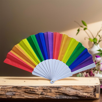 Vente en gros personnalisé imprimé arc-en-ciel Gay Pride pliant les fans de danse de poche décorations de fête LGBT