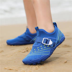 Vente en gros de chaussures de sport aquatiques pour enfants de haute qualité, respirantes, légères, à séchage rapide, pieds nus, plage, piscine, natation, plongée, surf, marche - Product Image 2