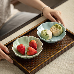Plat en céramique en forme de fleur, petit bol en porcelaine pour cérémonie du thé, plateau à fruits, style simple - Product Image 2