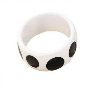 Meilleurs bracelets en résine acrylique à pois faits à la main, mignons, unisexes, élégants et tendance, disponibles en plusieurs couleurs et motifs pour femme - Product Image 3