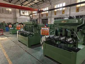 Machine de taraudage automatique hautement efficace à 4 axes contrôlée par PLC pour la fabrication d'écrous et de boulons, avec surveillance à distance et quatre broches porte-roulements - Product Image 3