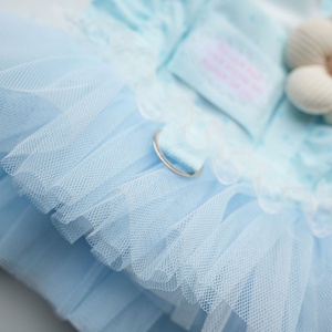 ชุดกระโปรงดอกไม้สำหรับสัตว์เลี้ยงแบบขายส่ง ตกแต่งกลีบดอกไม้ 3 มิติ สายรัดลูกไม้แบบไม่มีแขน กระโปรงผ้าทูลหลายชั้นฟูฟ่อง พร้อมห่วงรูปตัว D สำหรับสุนัข - Product Image 5