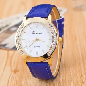 Orologio da donna classico di tendenza della moda orologio semplice in cristallo dorato orologio da ragazza popolare gioielli da regalo