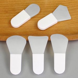 Pinceau de maquillage en silicone pour masque, manche court, nouveau mini applicateur de masque de boue, outil de beauté portable pour le visage, blanc/gris - Product Image 1