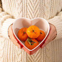 Bol à collation en porcelaine en forme de cœur pour la décoration intérieure de la Saint-Valentin bols de service en céramique pour fruits à dessert