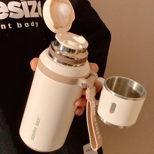 Nouveau Gobelet Isotherme Tendance en Acier Inoxydable de 600 ml pour Étudiants, Hommes et Femmes, Séparation Eau/Thé, Portable pour Sports de Plein Air - Product Image 1