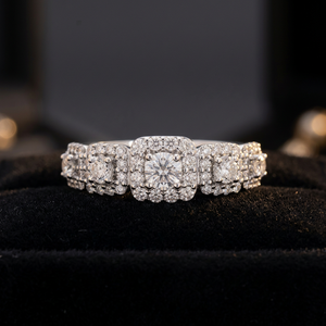 Bague de fiançailles classique pour femme en or 14 carats avec cinq pierres, diamants naturels 0,85 carat au total, plaqué rhodium, design halo carré en grappe - Product Image 3