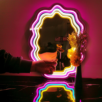 Miroir LED Néon Personnalisé à Ondes Irrégulières, Enseigne Murale Flexible en Néon, Art Mural Encadré pour Salon et Bar