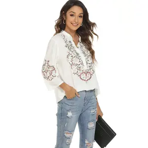 Blusa Blanca Bordada con Flores, Camisa Mexicana de Algodón para Mujer - Product Image 3