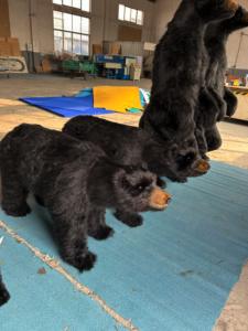 פסל דוב קוטב אנימציה בגודל טבעי 1.8 מטר, עשוי פיברגלס, עם רמקול בלוטות', לקישוט חג המולד - Product Image 5