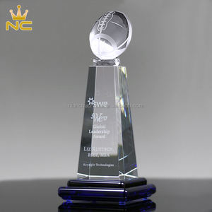 नई डिजाइन K9 क्रिस्टल ग्लास के साथ अमेरिकी फुटबॉल एनएफएल स्मारिका ट्रॉफी नीला काला आधार - Product Image 3