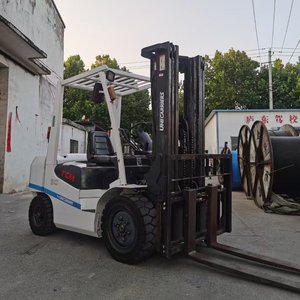Montacargas Usado con Motor Diésel Japonés, Opción de Desplazamiento Lateral, Motor ISUZU en Perfectas Condiciones, TCM 3 Toneladas - Product Image 3