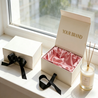 Boîte cadeau en carton rigide personnalisée par le fabricant avec fermeture magnétique et insert en satin pour cadeaux de luxe