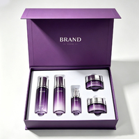 Boîte cadeau en carton rigide en forme de livre violet avec fermeture magnétique personnalisée, emballage pour kit de soins, avec insert en mousse