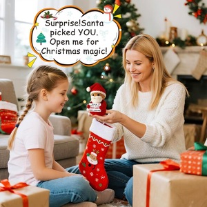 Mini cadeau d'anniversaire inspirant, poupée Père Noël en crochet faite à la main, idéale pour la famille et les amis - Product Image 4