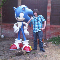Vente flash 2024 - Statue de collection Sonic personnalisée grandeur nature - Figurines d'anime - Sculpture Sonic en fibre de verre à vendre