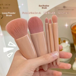 ชุดแปรงแต่งหน้าแบบพกพา 5 ชิ้น แปรงทาลิปสติกปรับแต่งได้ พร้อมกล่องเก็บพลาสติก - Product Image 5