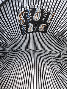 กระเป๋าผ้าฝ้ายทำมือลายดำ พิมพ์ลายดอกไม้สีน้ำเงิน สไตล์วินเทจ โบโฮ เป็นมิตรกับสิ่งแวดล้อม สำหรับขายส่ง - Product Image 6