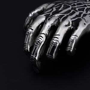 Collares con Colgante de Diseño Punk Retro Personalizado con Garra de Fantasma para Hombre, en Acero Inoxidable - Product Image 2