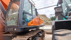 Excavadora Usada DOOSAN DX520LC-9C de 52 Toneladas, Maquinaria para Movimiento de Tierras en Excelentes Condiciones, en Venta, con Emisión EPA, al Precio Más Bajo - Product Image 3