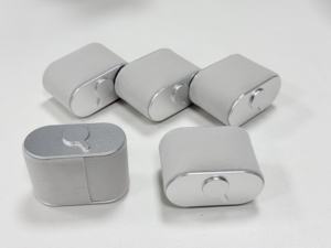 หมอนรองนาฬิกาอลูมิเนียม CNC สีเทาแบบกำมะหยี่สุดหรู (พร้อมเอฟเฟกต์การพ่นทรายแบบโพลาไรซ์และการชุบด้วยไฟฟ้า) - Product Image 5