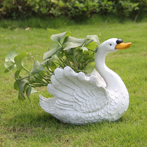 Scultura di Cigno Bianco e Nero in Resina Ornamento da Giardino Impermeabile Dipinto a Mano Decorazione per Vasi da Fiori da Esterno - Product Image 2