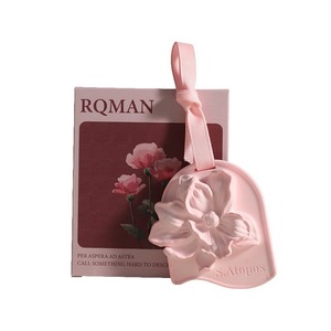 OEM/ODM a granel Etiqueta Privada incienso colgante dormitorio armario yeso aromaterapia flor difusor de alto valor ambientadores de coche - Product Image 5