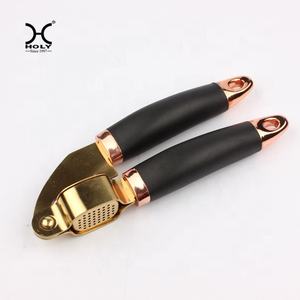 Hachoir presse-<span class=keywords><strong>ail</strong></span> de cuisine en acier inoxydable de qualité supérieure avec poignée TPR - Product Image 1