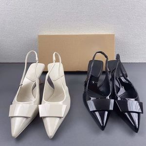 Chaussures élégantes à talons aiguilles en cuir brillant, à bride arrière, noires, pour femmes - Product Image 2
