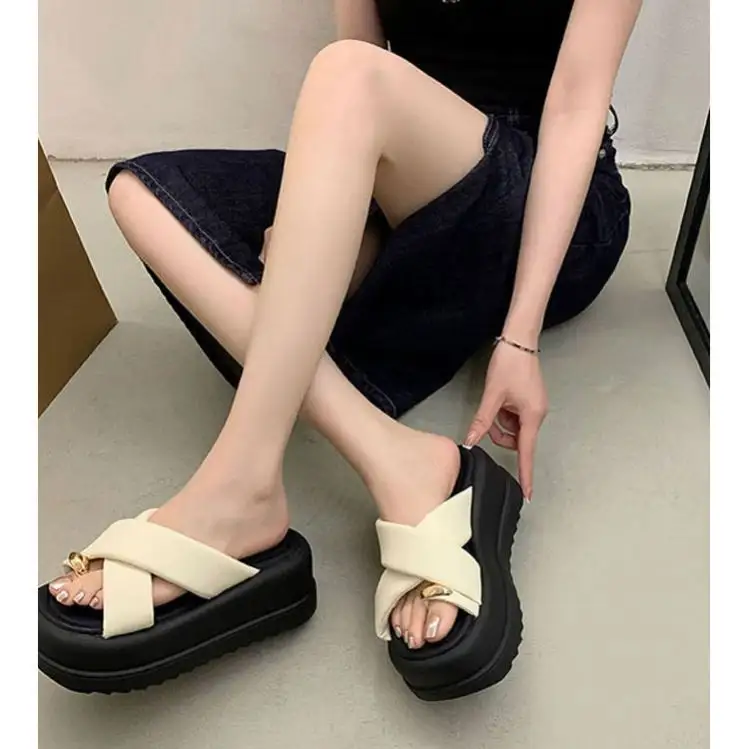 Простые сандалии больших размеров для женщин 2022 дешевая обувь оптовая продажа повседневные женские тапочки на плоской подошве