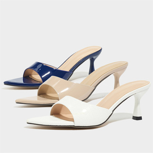 Mules blanches tendance pour femmes, talons chaton, motif à bout pointu, sandales à enfiler, chaussures habillées pour l'été, le bureau et les soirées - Product Image 1