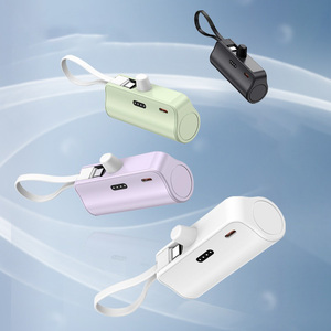 Cargador Portátil Compacto de 5000mAh con Cables de Carga Integrados y Conector Tipo-C, con Indicador Luminoso de Energía - Product Image 2