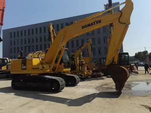 รถขุดตีนตะขาบ Komatsu PC200 มือสอง เครื่องยนต์ Komatsu แท้ 103 กิโลวัตต์ น้ำหนักใช้งาน 20000 กิโลกรัม ชั่วโมงการใช้งาน 4001-6000 ชั่วโมง แบริ่งไฮดรอลิก - Product Image 2