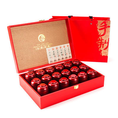 Boîte en fer blanc rouge, 18 pièces