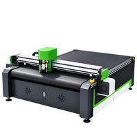 Machine de découpe numérique CNC automatique pour panneaux acryliques, PVC, mousse, feuilles creuses en PP, feuilles en PS et autocollants