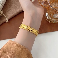 우아한 미니멀리스트 여성용 골드 팔찌 시계 화이트 다이얼 3.5cm 빈티지 여성용 럭셔리 패션 손목시계 기념일 선물